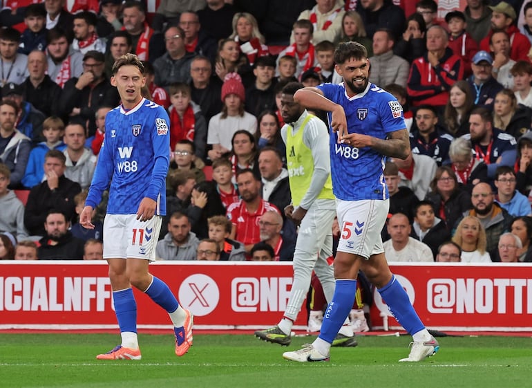 Omar Alderete en la celebración de su primer tanto con la camiseta del Sunderland, ante el Nottingham Forest, por la sexta fecha de la Premier League.