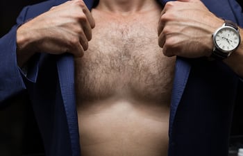 Hombre con mucho vello, imagen ilustrativa.