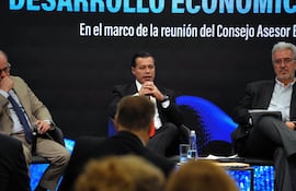 ANDE presentó estudio de valores de referencia internacional para establecer costos y tarifas eficientes, en foro energético del Consejo Asesor Empresarial.