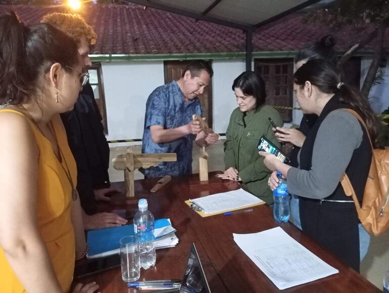 Los participantes también se instruyen en carpintería de bienes muebles en madera.