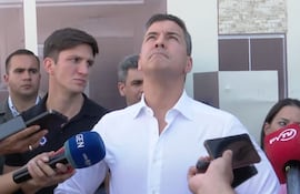 La reacción del presidente Santiago Peña hoy luego de la pregunta realizada por ABC.