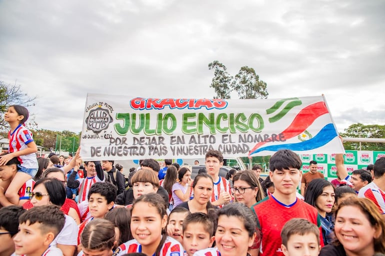Un gran recibimiento tuvo Julio Enciso en Caaguazú con una multitud.