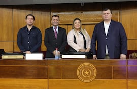 Pedro Gómez, Miguel Ángel Del Puerto, Zenaida Delgado y Dionisio Amarilla, integran la mesa directiva de la Comisión Permanente.