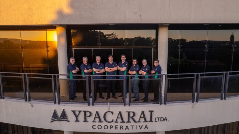 Junto a su equipo, la Cooperativa Ypacaraí viene construyendo confianza y desarrollo solidario desde hace 50 años.