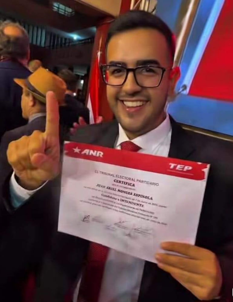 El candidato de la ANR en Sapucái, Juan Ariel “Lilo” Monges Espínola, recibió su certificado de proclamación y quedó habilitado para las elecciones de octubre, en busca de su reelección como intendente.