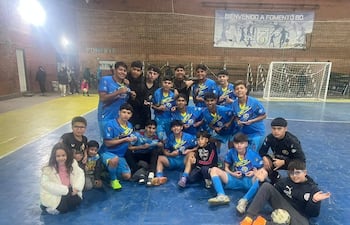 La C15 de Simón Bolívar que arrancó el cuadrangular final de la categoría goleando 6-1 a Villeta FC.