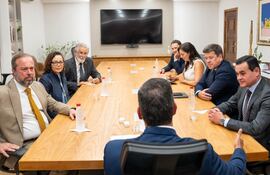 Reunión de ministros y consejeros del Brasil, sobre Itaipú (Anexo C), con el presidente Santiago Peña, llevada a cabo a fines de mayo último.