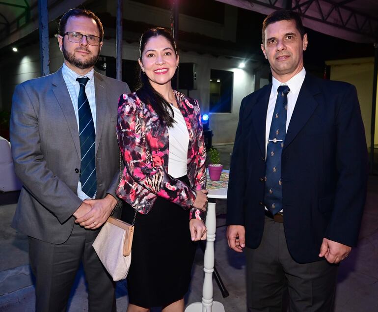 Martín Lorieto, Karen Moscote y Eduardo Balbi. 