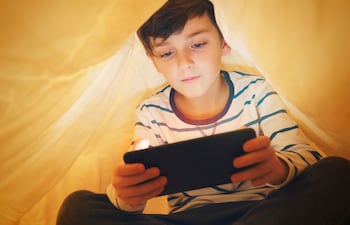 ¿Cómo afectan las pantallas a los ojos de los más pequeños?