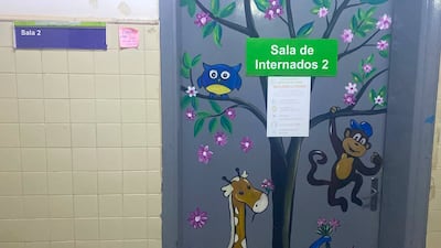 La mujer que fue tomada de rehén salió de terapia intensiva, pero permanecerá internada para continuar su recuperación.