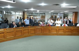 Concejales colorados no alcanzaron para tener el quórum legal para secionar este miércoles 18 de marzo. La oposición bloqueó el tratamiento de un polémico proyecto de entrega de tierras en la Costanera.