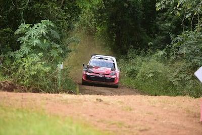 El Toyota GR Yaris Rally1 del piloto finlandés Sami Pajari en la Etapa 2 del Rally del Paraguay, la undécima fecha del Mundial de Rally 2026 en los tramos de Hohenau, Departamento de Itapúa, Paraguay.