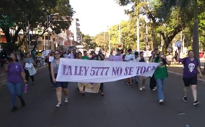 Los manifestantes salieron desde la avenida Pioneros del Este para recorrer por el microcentro.