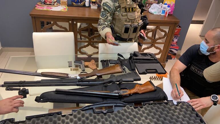 Armas de fuego halladas en los allanamientos del sábado último.
