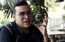 Fotografía de archivo del 29 de febrero 2024 del cantante colombiano Yeison Jiménez durante una entrevista en Medellín (Colombia).