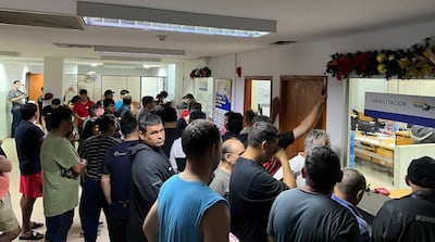 Contribuyentes esperaron por horas ser atendidos en la Municipalidad de Luque.