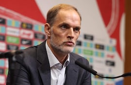 El seleccionador del equipo nacional de fútbol masculino de Inglaterra, Thomas Tuchel, interviene en una rueda de prensa en el estadio de Wembley en Londres, Gran Bretaña,