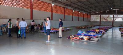 Unas pocas familias accedieron a pasar la noche en el albergue.