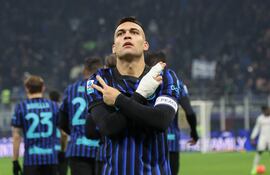 El argentino Lautaro Martínez (28) colaboró con gol para Inter.
