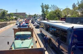 Camioneros volvieron a amenazar con movilizaciones por la baja de combustibles de Petropar. Esta vez, anunciaron que llegarán a Asunción, hasta una de las sedes del evento “Juegos Odesur”.