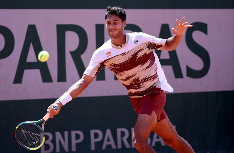 El paraguayo Adolfo Daniel Vallejo en el partido de la primera ronda del Roland Garros.