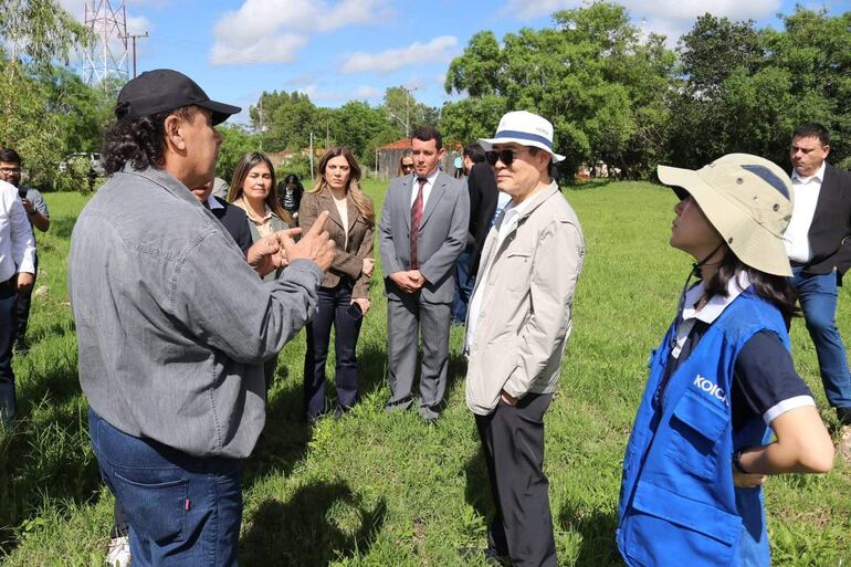 Autoridades municipales y delegados de KOICA realizaron el reconocimiento del terreno en Escobar.