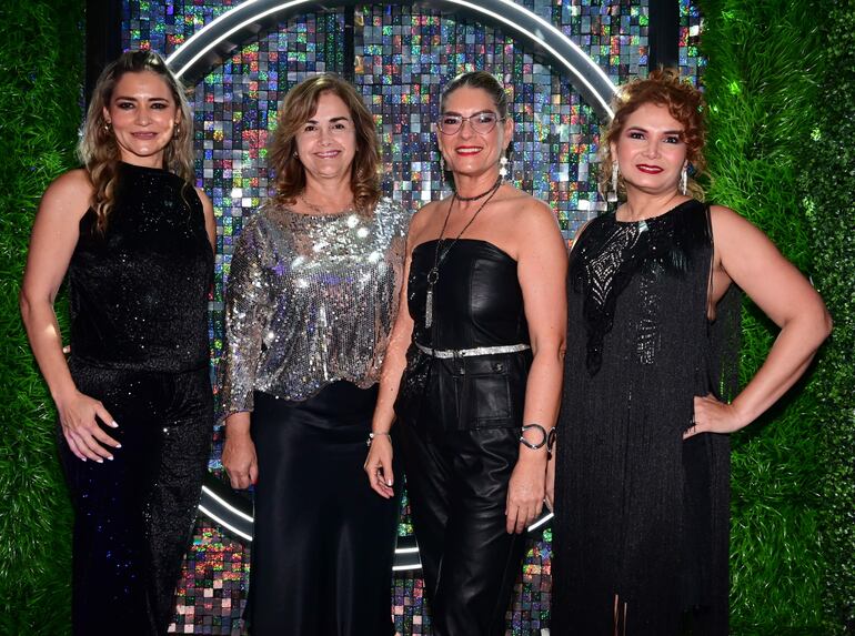 Teresita Martínez, Gloria Colmán, Gloria Marachi y Lida Sosa. 