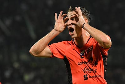 El argentino Juan Alfaro, futbolista de Nacional, celebra un gol en el partido ante Atlético Nacional por la ida de la Fase 3 de la Copa Libertadores 2024 en el estadio Atanasio Girardot, en Medellín, Colombia.