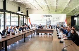 Tras una reunión del Consejo Asesor Agrario en Mburuvicha Róga, autoridades y líderes rurales trazaron planes de contingencia para mitigar el impacto de las lluvias en la infraestructura, la ganadería y los cultivos clave.