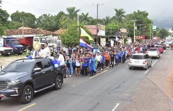 Miles de jóvenes participaron esta tarde de la peregrinación juvenil a Caacupé.