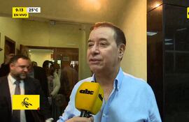 El exdiputado Miguel Cuevas realiza declaraciones antes de una de las jornadas del juicio oral.