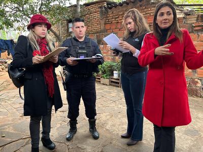 Comitiva fiscal en pleno procedimiento.