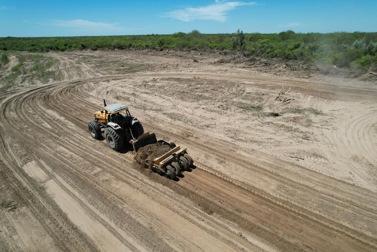 Movimiento de maquinarias en zona del pilcomayo. 