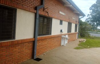 Solo los soportes de los compresores de aire quedaron colgados por la pared en el local de la USF de la ciudad de Ypané.
Gentileza.