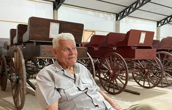 Peter Dürksen Kröker recibió la Orden al Mérito Comuneros por sus relevantes servicios al país, especialmente en el Chaco Central, en los ámbitos de la educación, la cultura y el medioambiente.