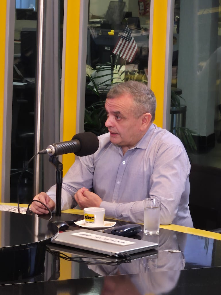 El senador Carlos Liseras (ANR, HC), entrevistado en ABC TV y ABC Cardinal.