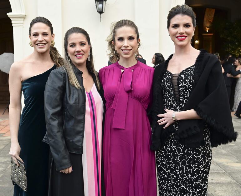 Clara Vagó, Beatriz Daumas, Marcela Pfannl y Jimena Irún.