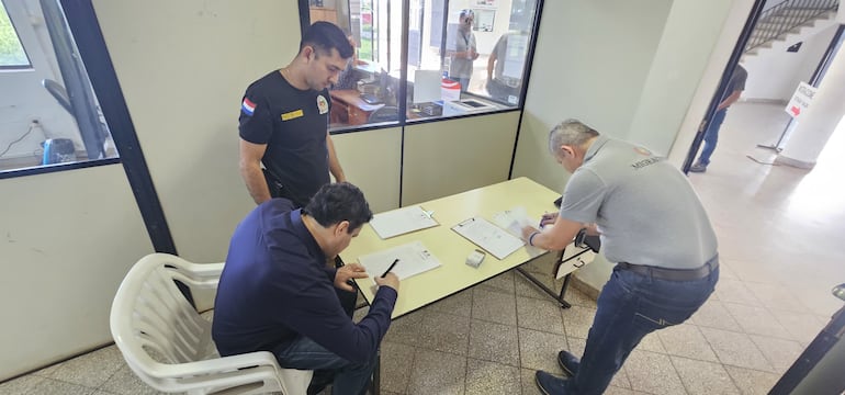 La expulsión del psicólogo brasileño se hizo efectiva en la oficina de Pedro Juan Caballero de la Dirección Nacional de Migraciones.