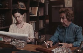 Natalia Cálcena y Margarita Irún en una escena de la película "Narciso". Las actrices viajaron a Berlín para participar del estreno.