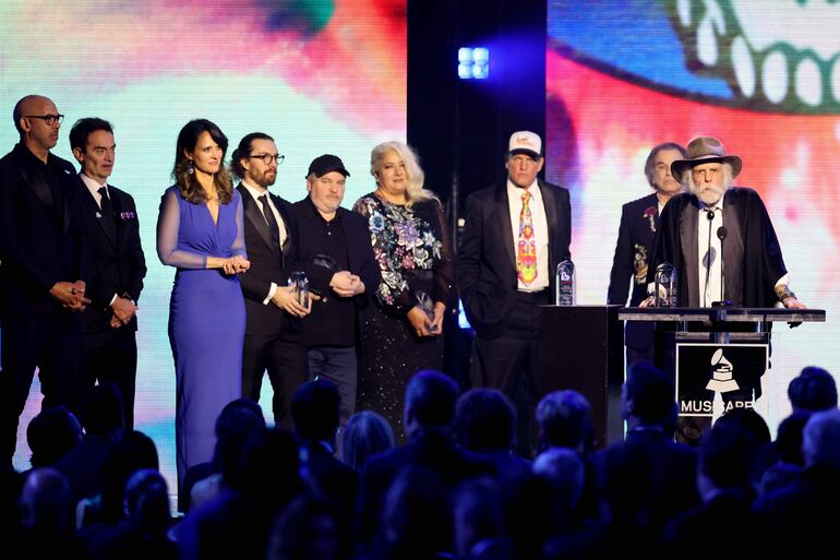 En la noche del viernes, los integrantes del grupo The Grateful Dead fueron homenajeados como Persona del Año por la Academia de la Grabación.
