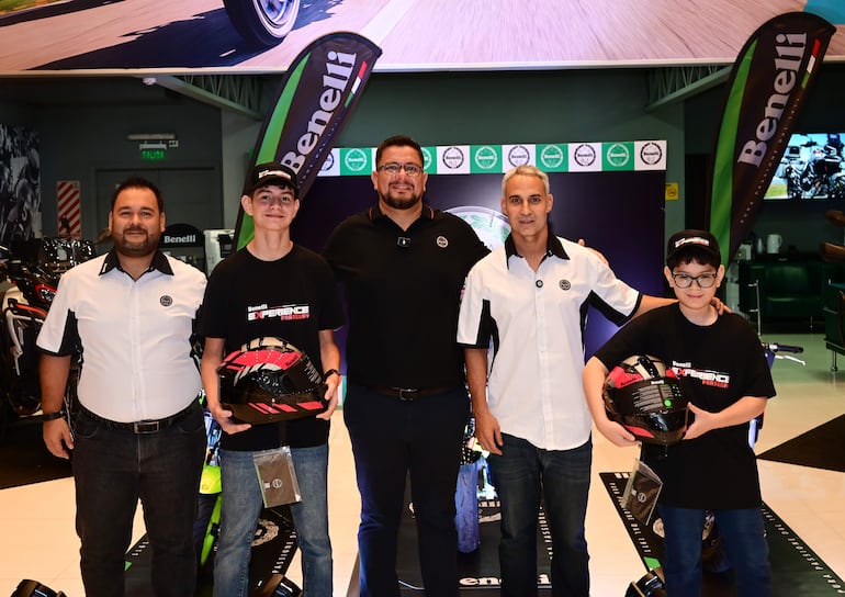 Como parte de su visión a largo plazo y compromiso con el desarrollo del talento joven, Benelli incorpora este año a los pilotos Ivo Roche y Kevin Caceres en la categoríaGp Light. 