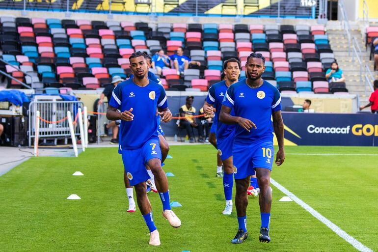 Leandro y Juninho Bacuna, de la la selección de Curazao.