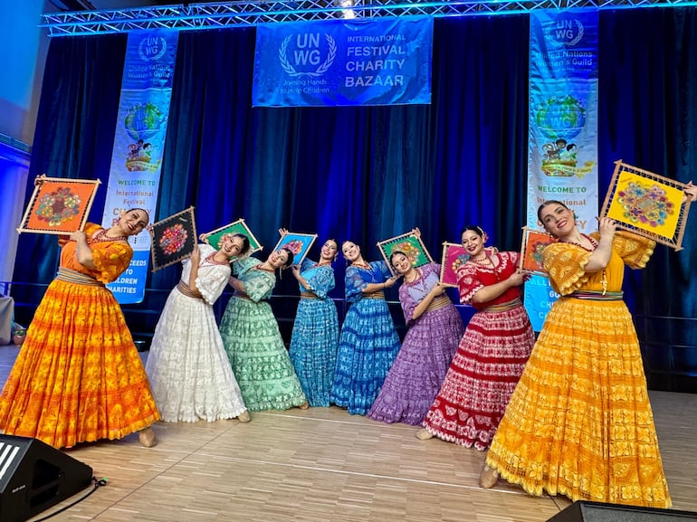 El ñandutí siempre está presente en las representaciones de danza paraguaya.