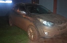 La camioneta recuperada tras la persecución y enfrentamiento.