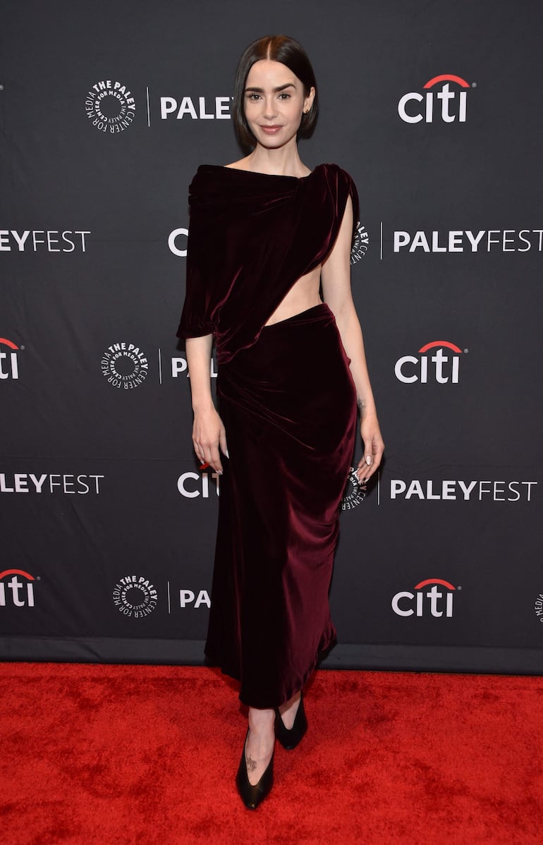 Así de diosa Lily Collins pasó por la red carpet del PaleyFest LA 2026. (Chris Delmas / AFP)