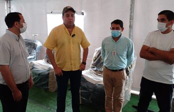 Las 10 camas donadas por el Hospital General de San Lorenzo servirá para que los pacientes puedan hidratarse en el tratamiento del dengue.
