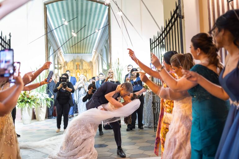 ¡Felicidades a los recién casados!.