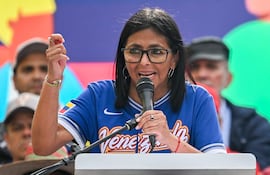 La presidenta encargada de Venezuela, Delcy Rodríguez, anunció este jueves un aumento del ingreso mínimo integral de los trabajadores del país.
