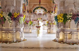 El primer ministro de la India, Narendra Modi, entra al templo de Ram para consagrarlo oficialmente en Ayodhya, en el estado indio de Uttar Pradesh.