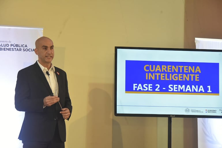 Archivo 2020. El doctor Julio Mazzoleni en una de las conferencias semanales en el marco de la crisis sanitaria por el covid-19.